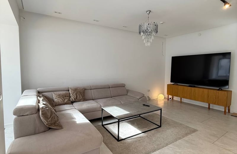 Rental of a spacious and bright 4-room apartment, 120 m², Vračar, Belgrade, Serbia